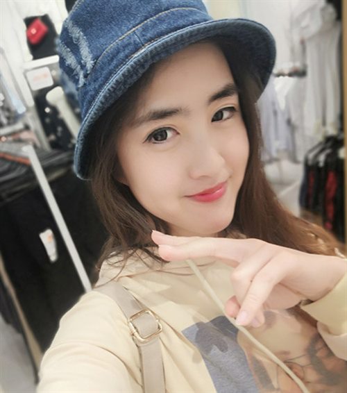 33369-高校极品美女和男友自拍 穿情趣内衣啪啪 真是太美了.jpg